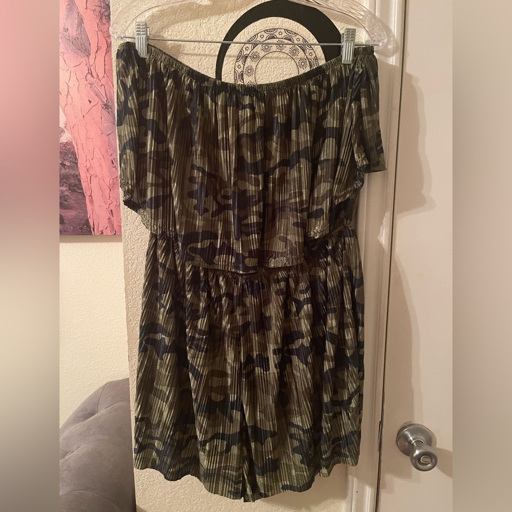 Fashion Nova Plus Size Women’s Camouflage Off-Shoulder Romper sleeveless size 1X